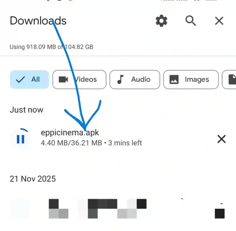 Download do APK Eppi Cinema em andamento na pasta downloads do Android